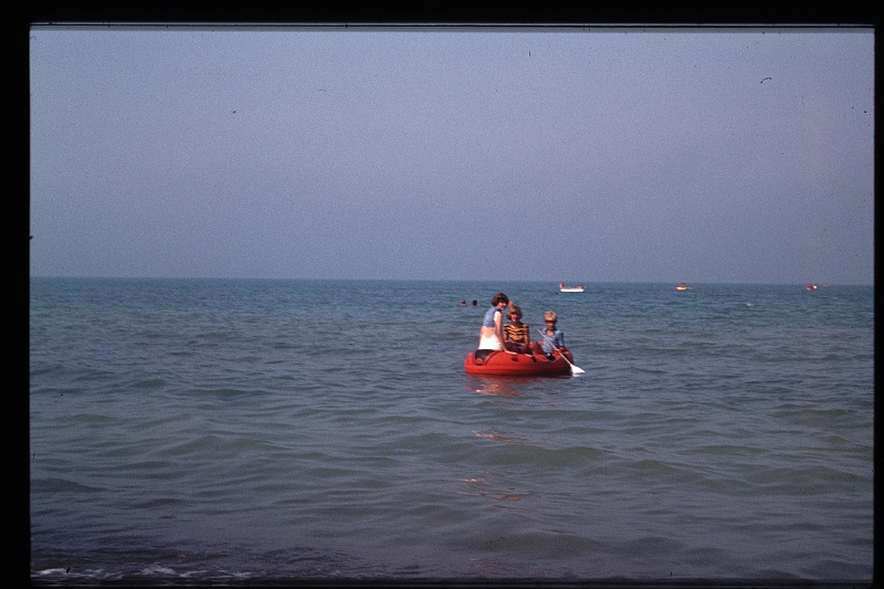 02.Bibbone jul 1977 Brigitte,Marion,Peter.JPG